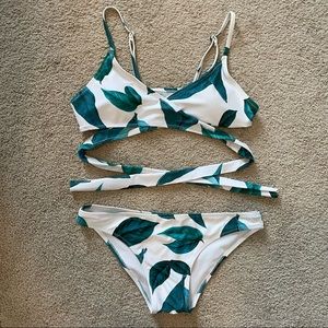 CUPSHE Wrap Around Tie Top and Bikini Bottom Teal & White Tropical Leaves